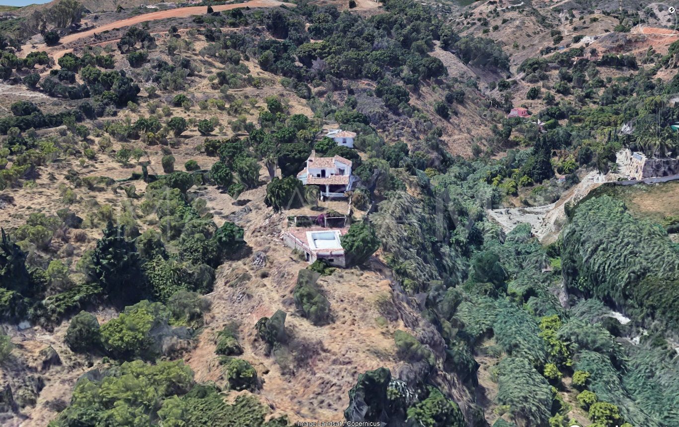 Finca for sale in Estepona