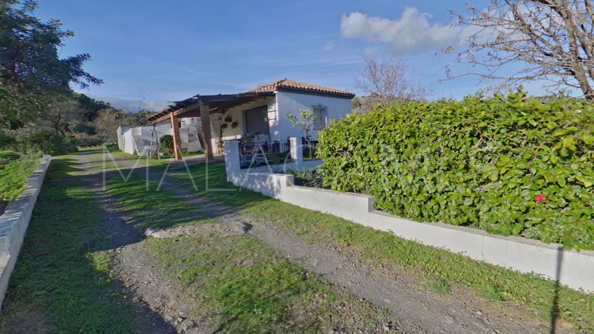 Finca for sale in Estepona