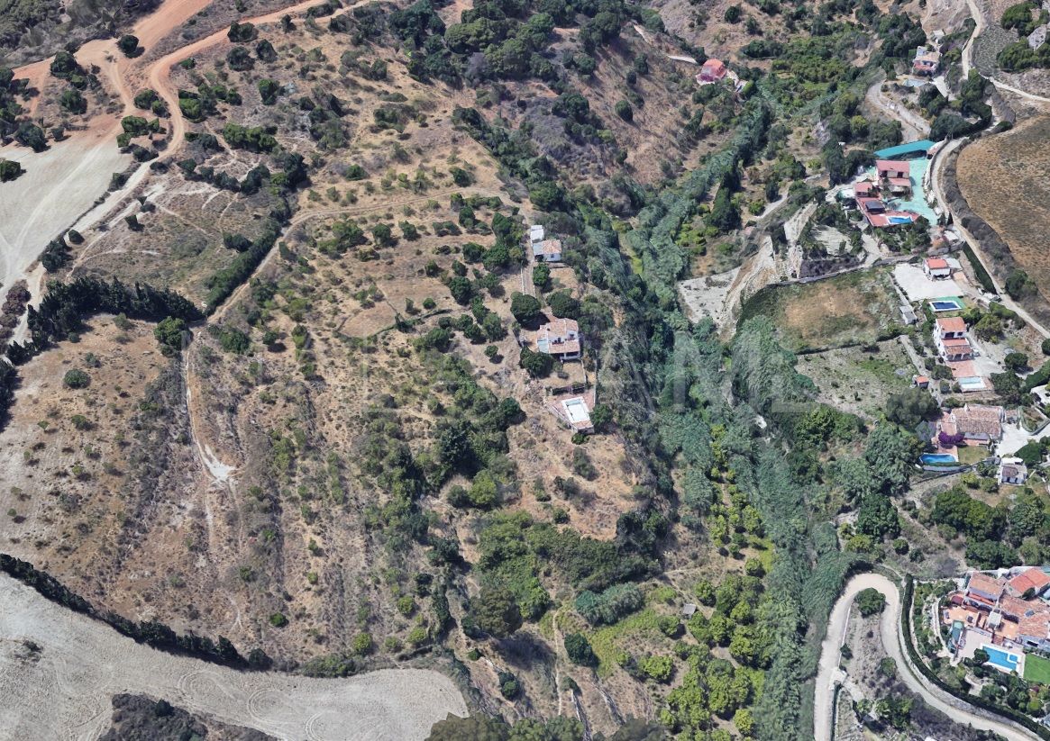 Finca for sale in Estepona