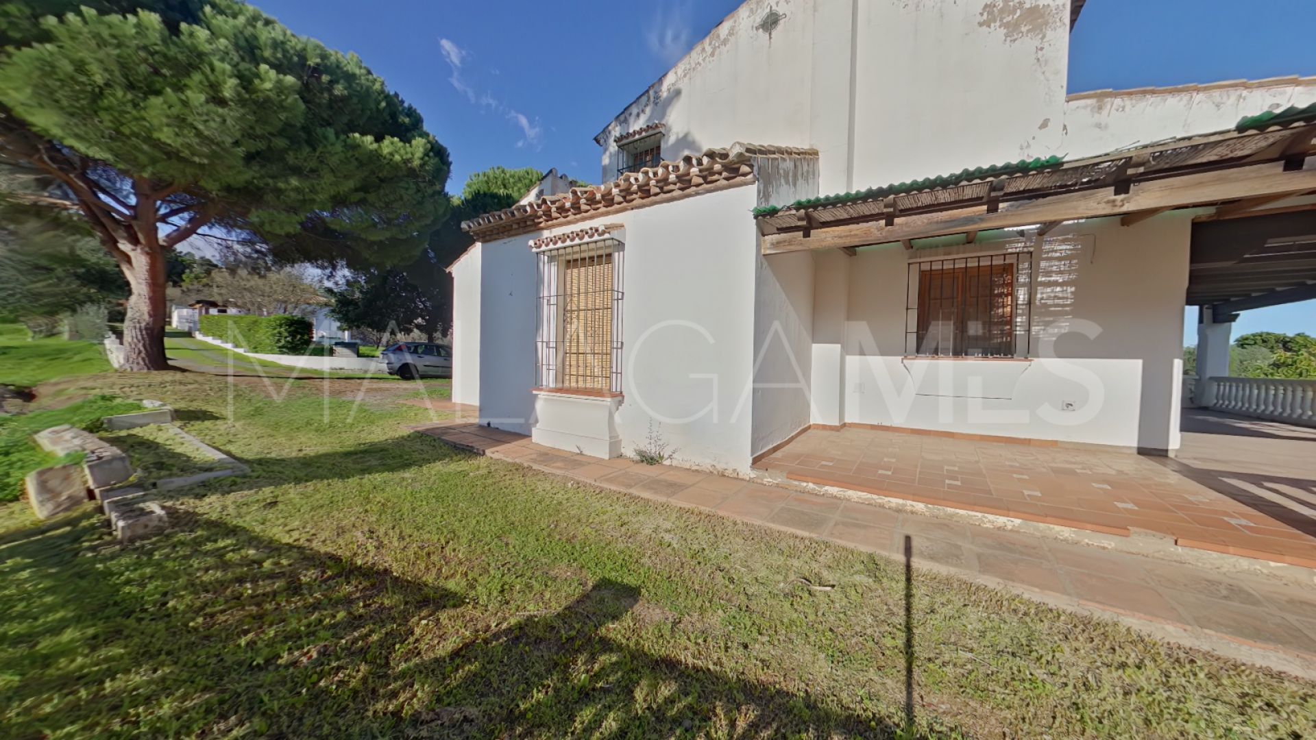 Finca for sale in Estepona