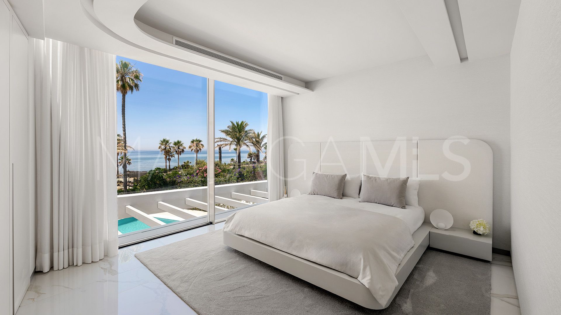 Villa for sale in Los Monteros Playa