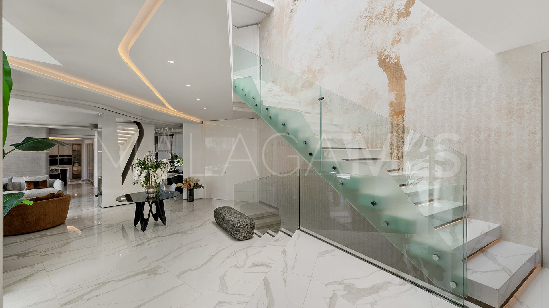 Villa for sale in Los Monteros Playa
