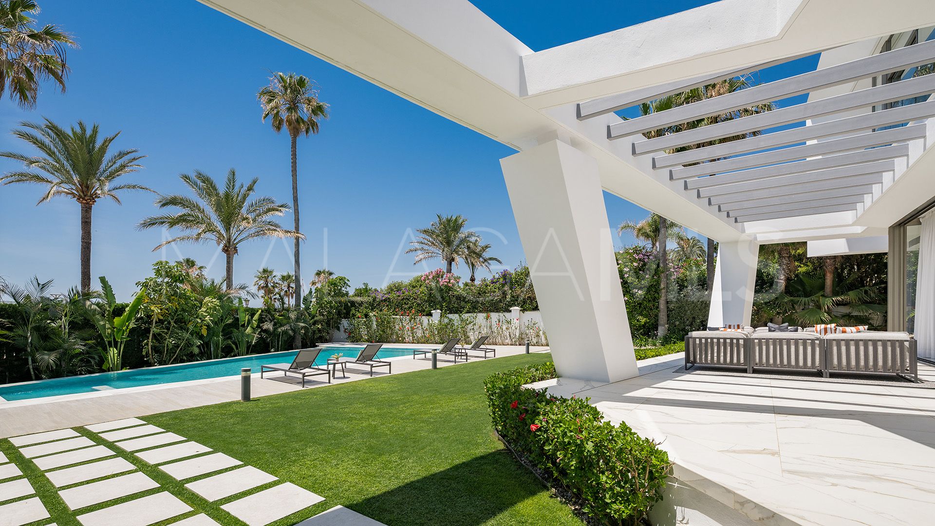 Villa for sale in Los Monteros Playa