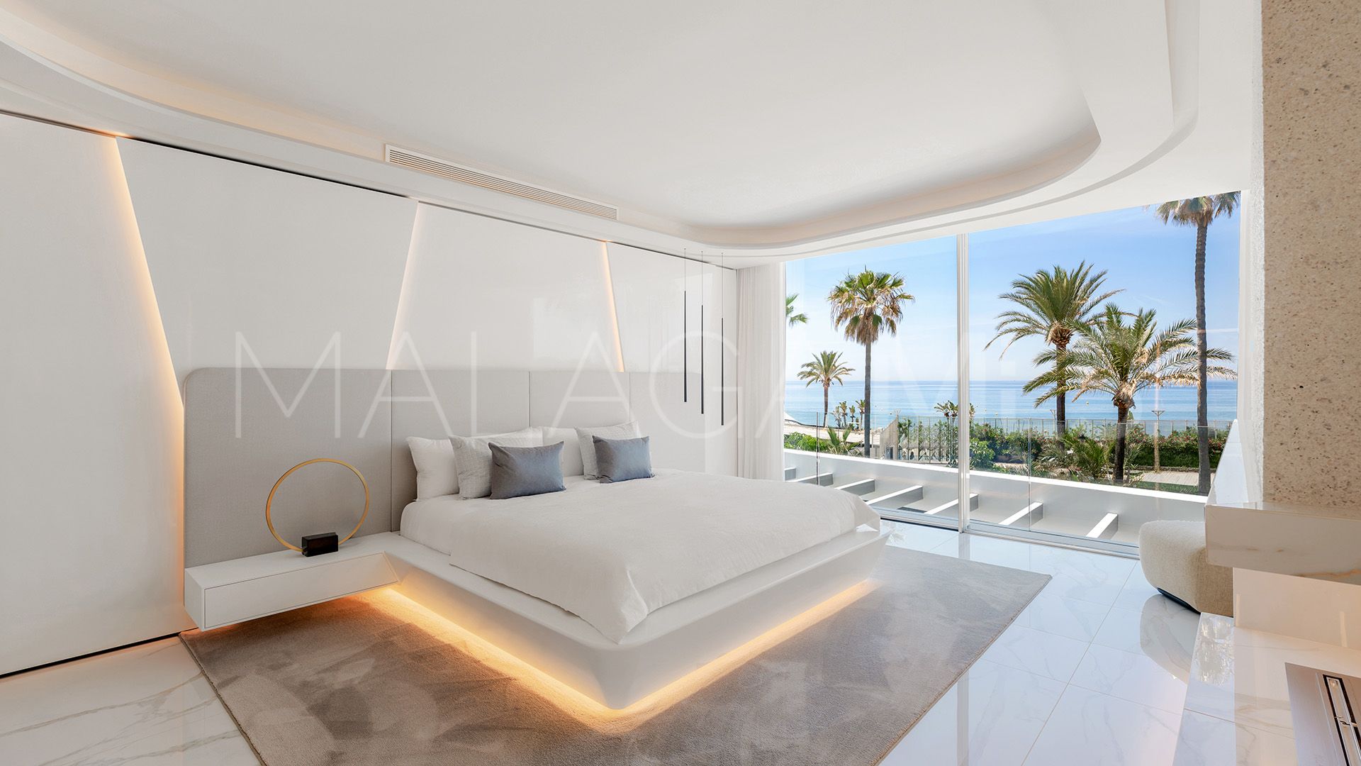 Villa for sale in Los Monteros Playa