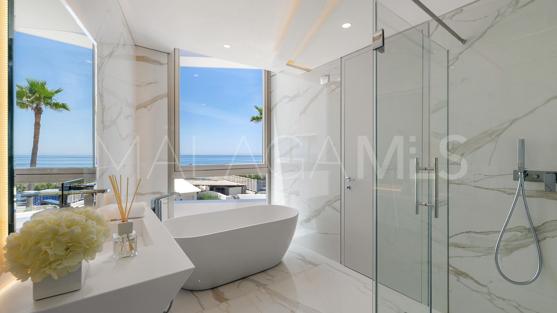 Villa for sale in Los Monteros Playa