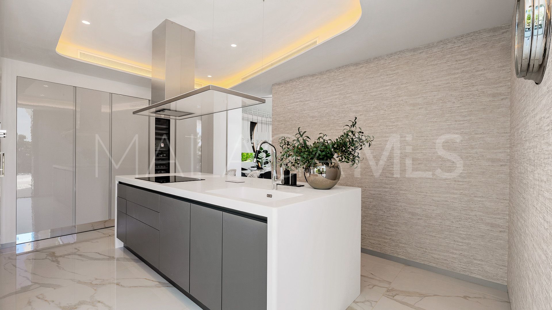 Villa for sale in Los Monteros Playa