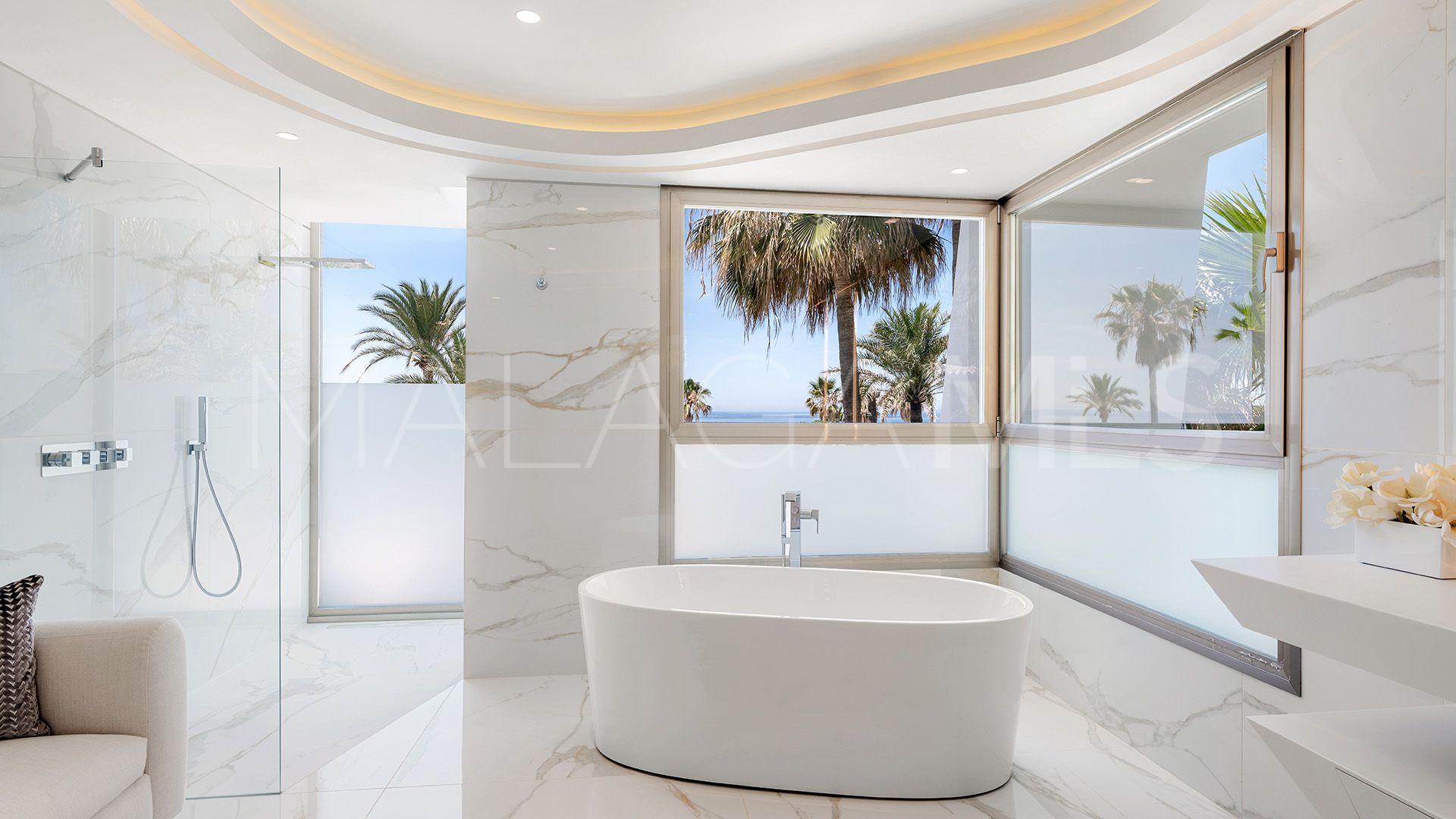 Villa for sale in Los Monteros Playa