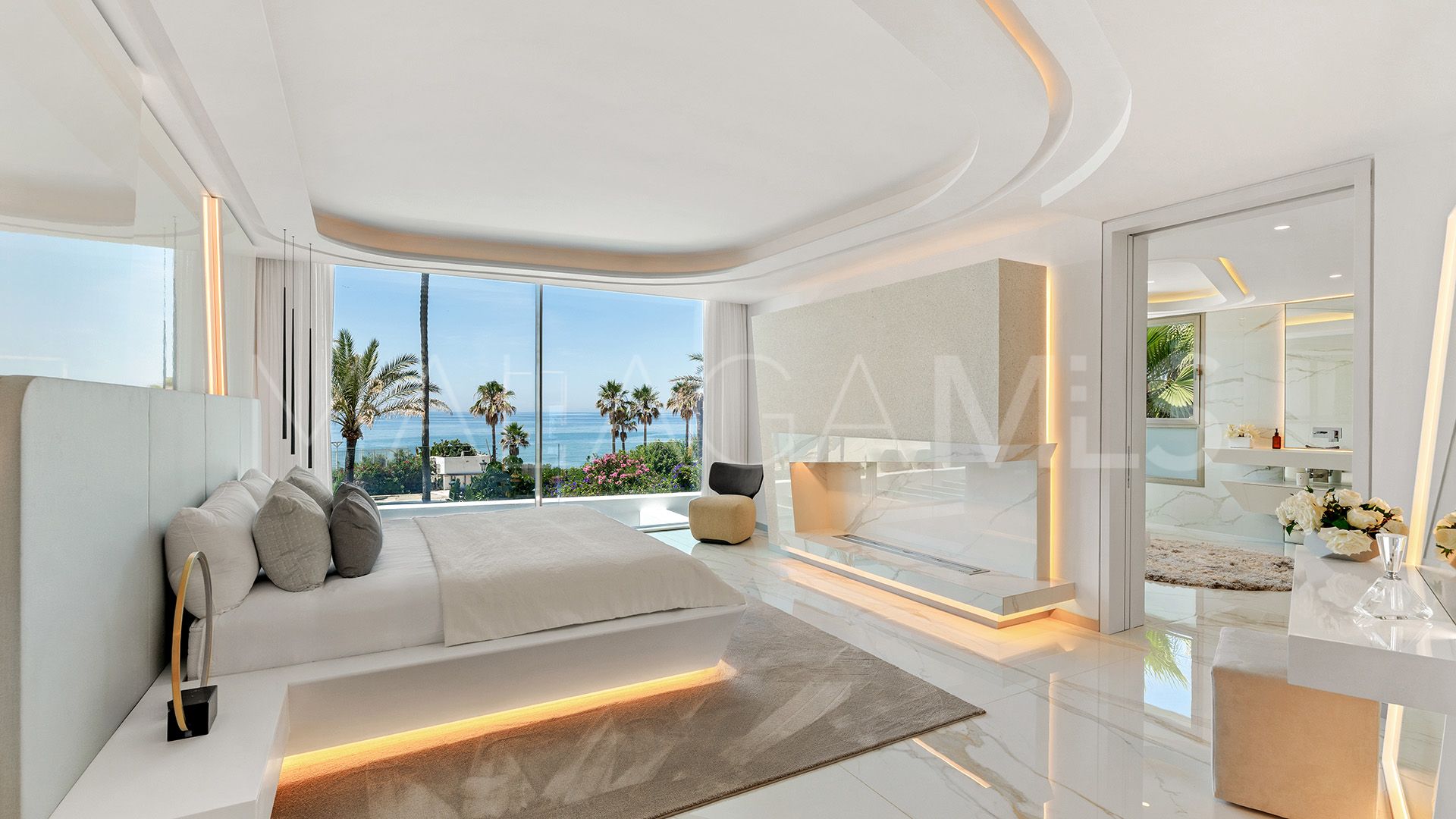 Villa for sale in Los Monteros Playa