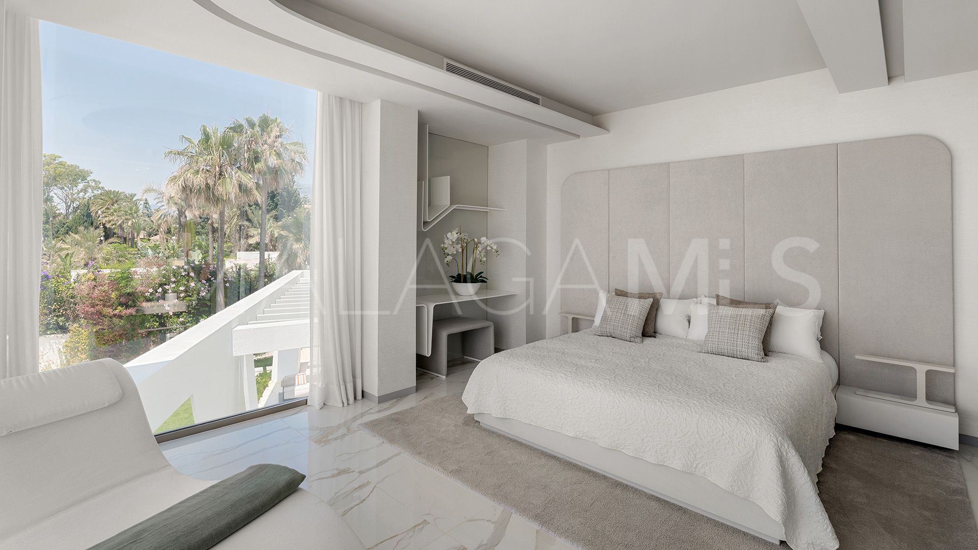 Villa for sale in Los Monteros Playa