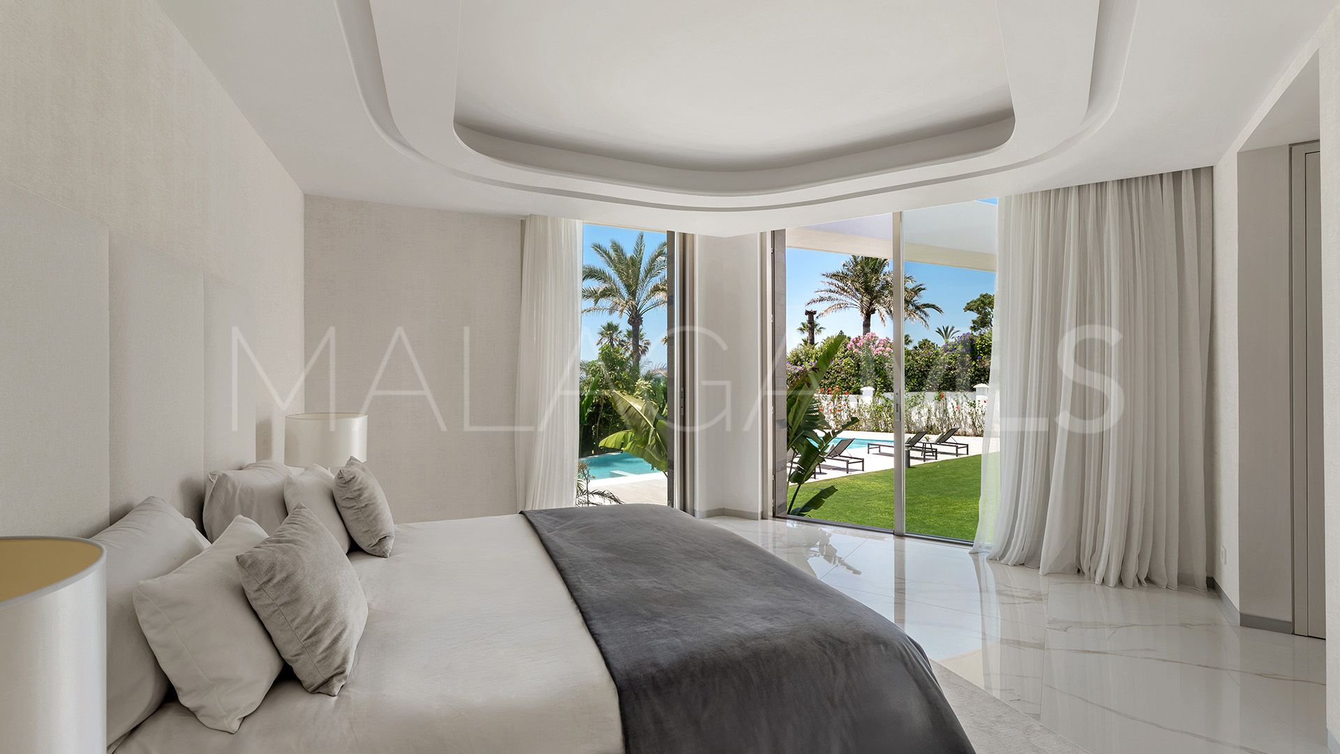 Villa for sale in Los Monteros Playa