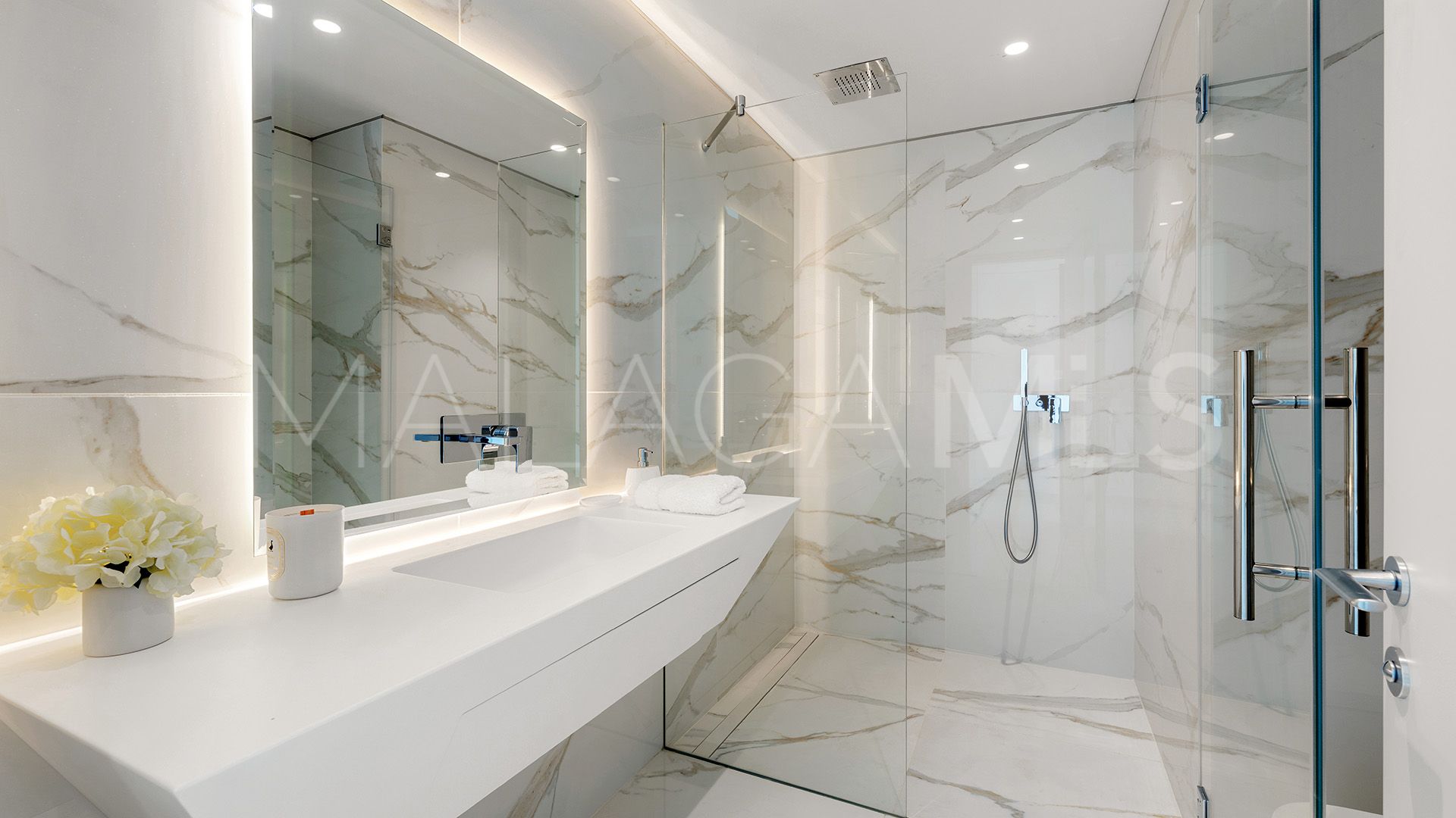 Villa for sale in Los Monteros Playa