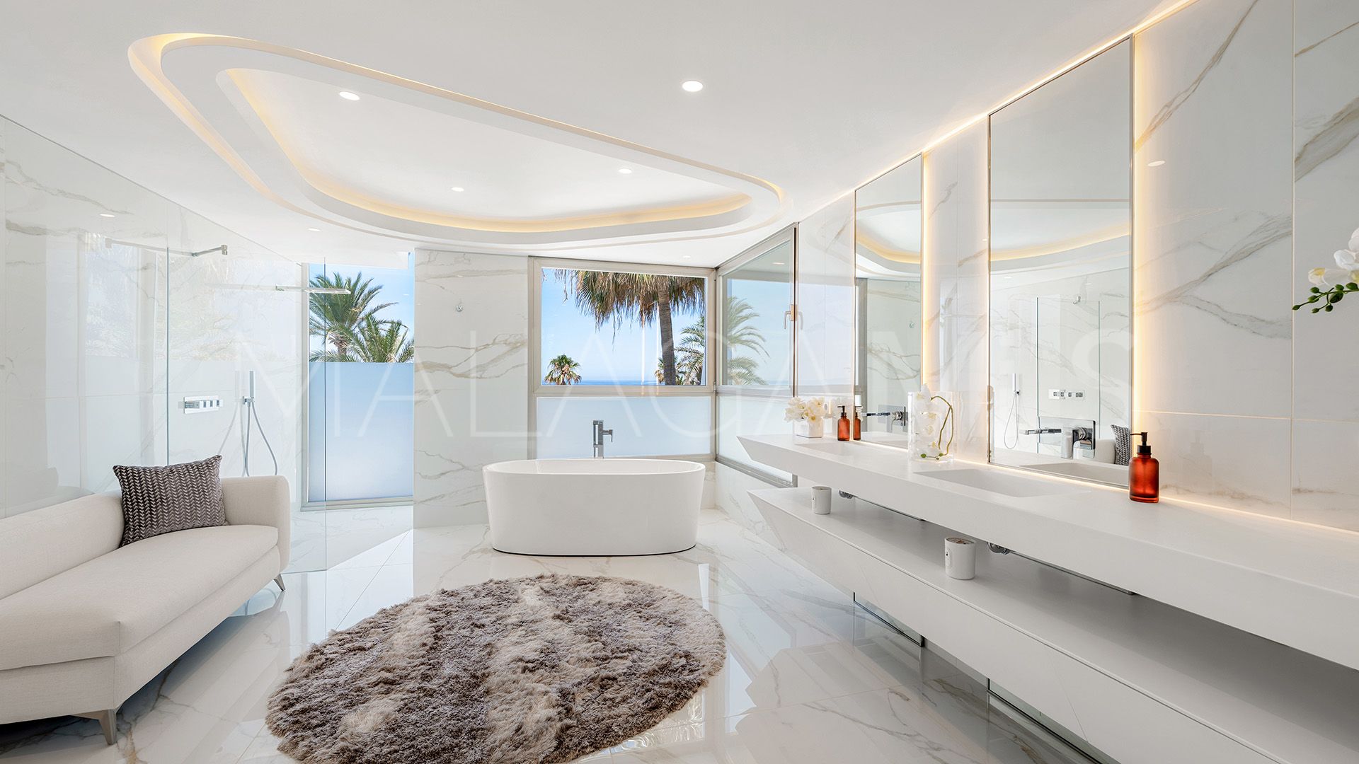 Villa for sale in Los Monteros Playa
