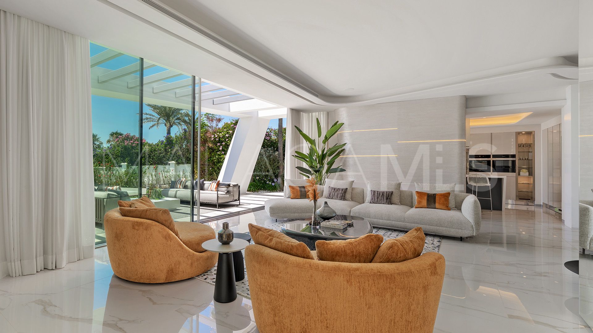 Villa for sale in Los Monteros Playa