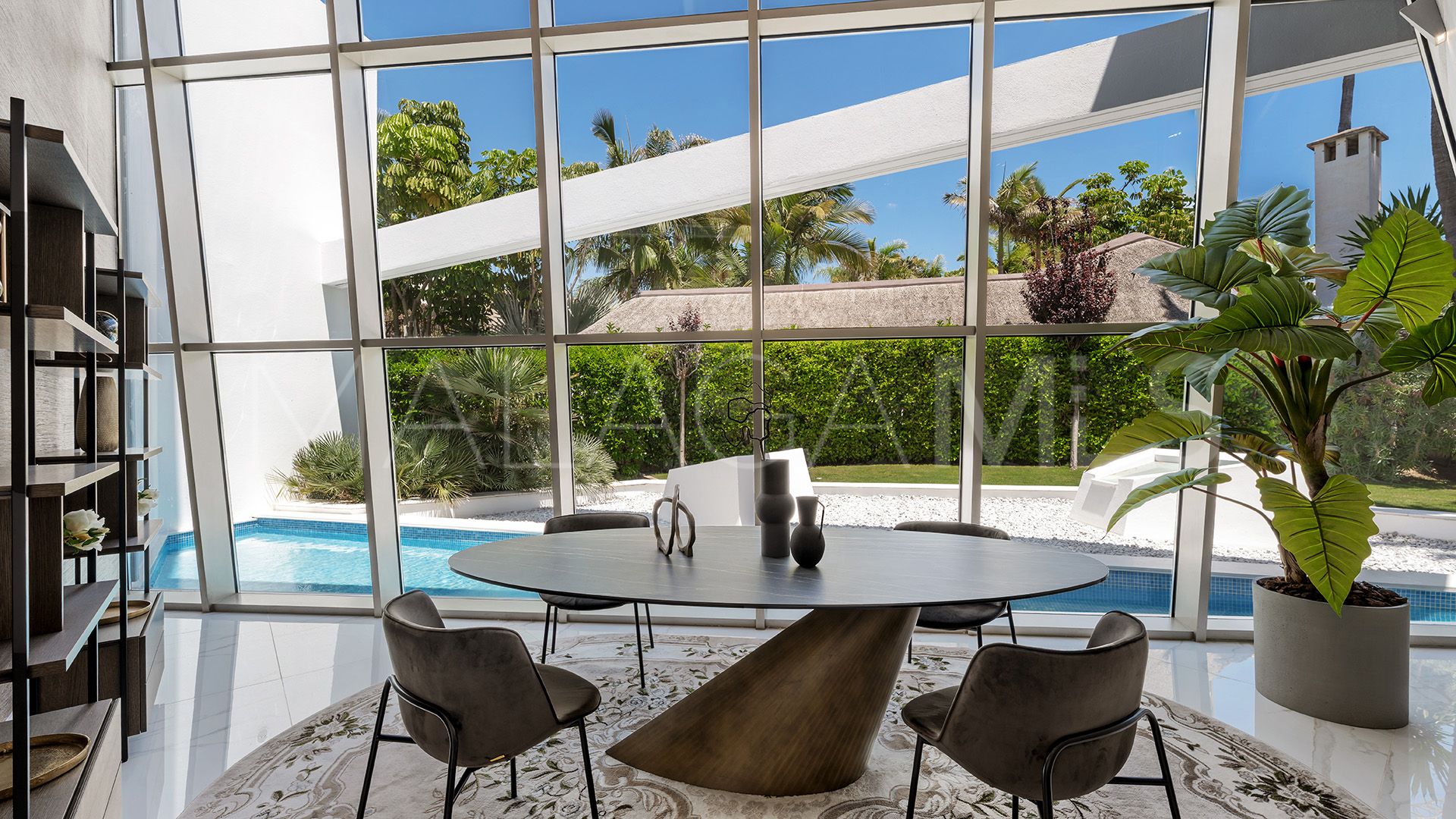 Villa for sale in Los Monteros Playa