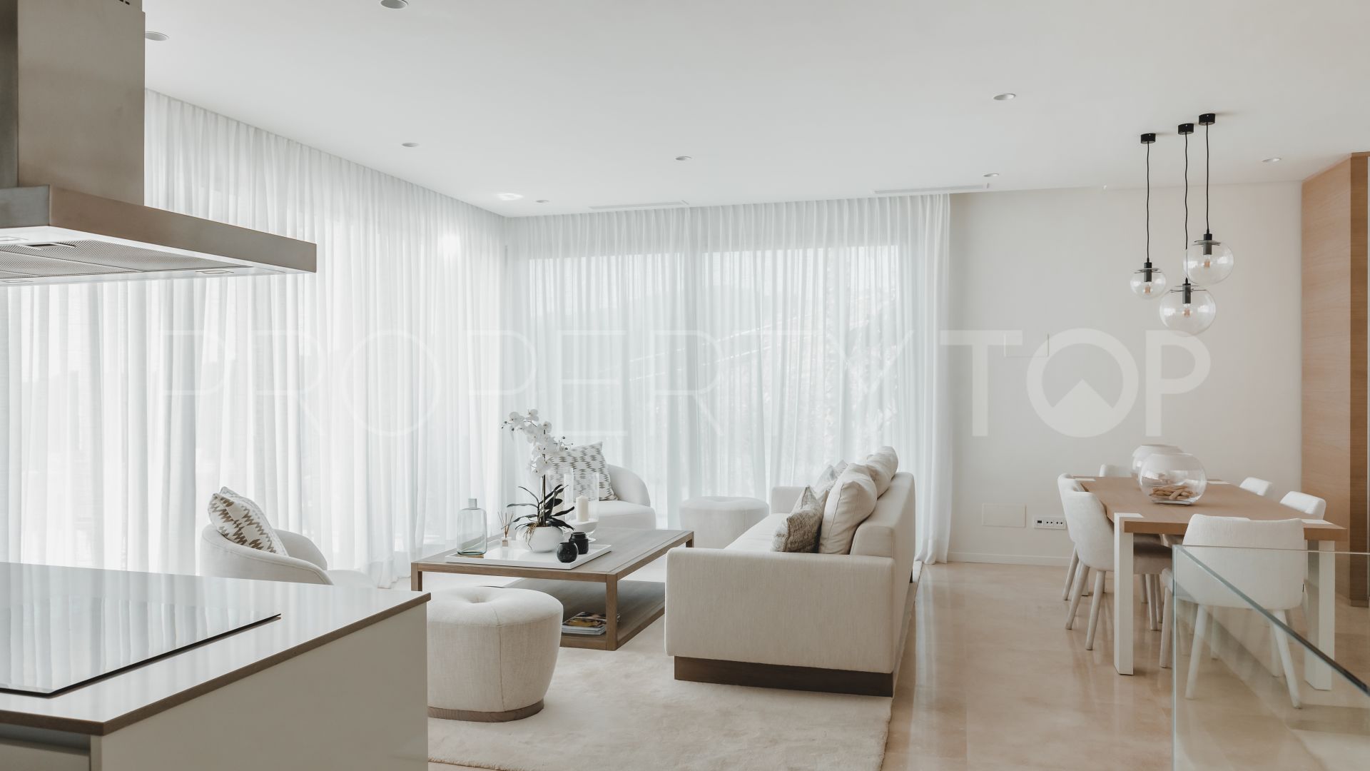 Comprar duplex planta baja de 3 dormitorios en Marbella Club Hills