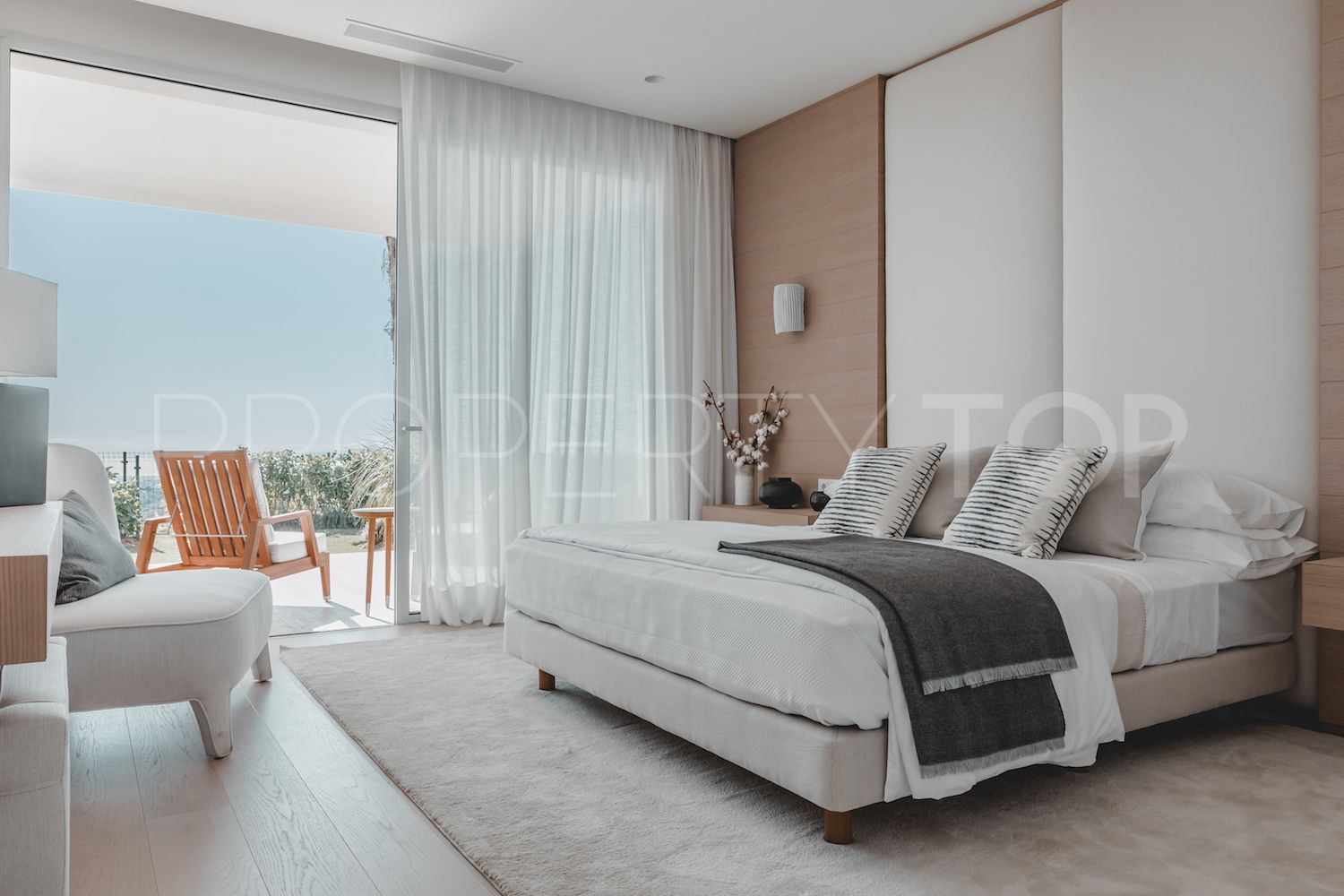 Comprar duplex planta baja de 3 dormitorios en Marbella Club Hills