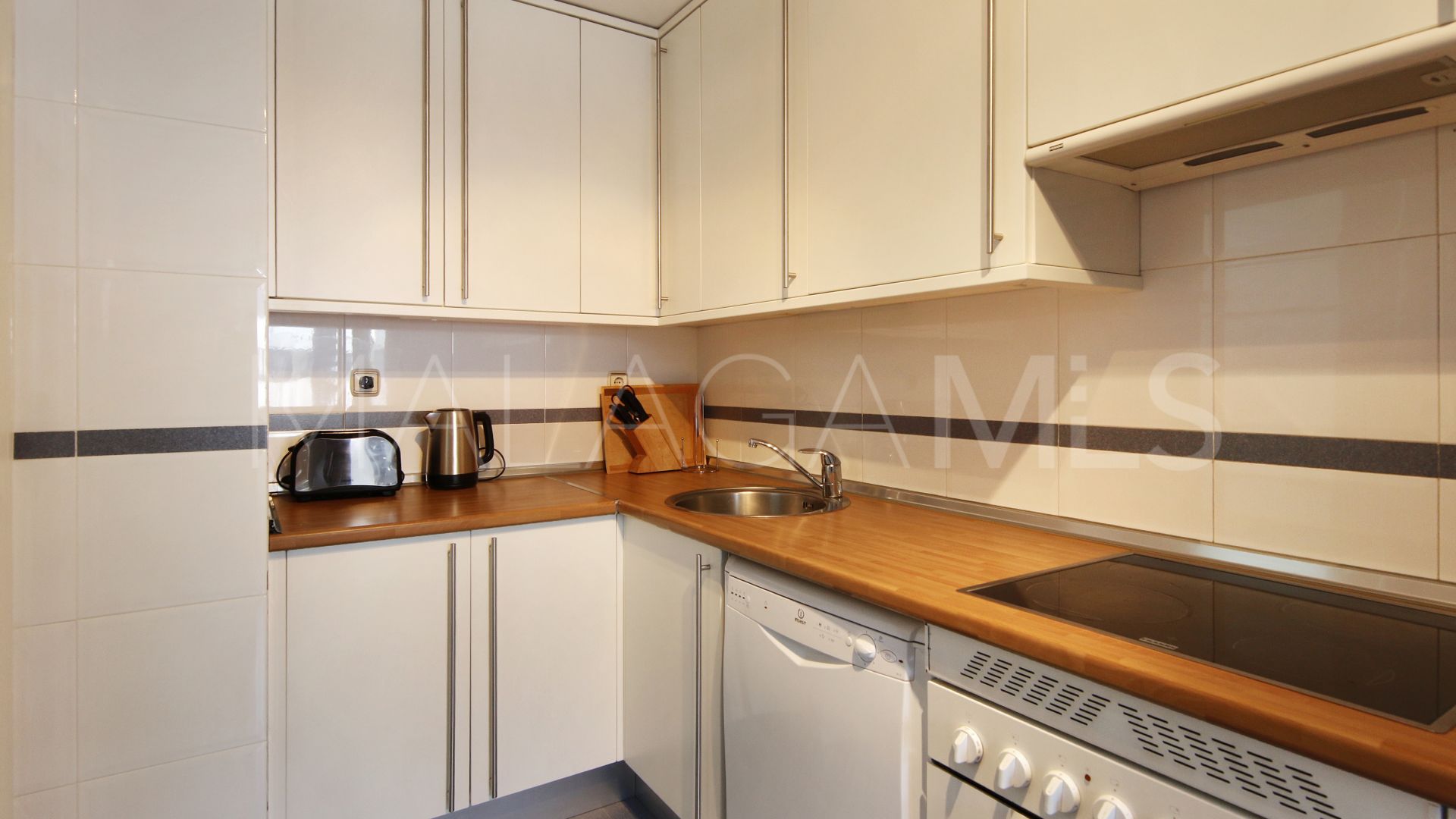 Se vende apartamento in Estepona Centro with 3 bedrooms