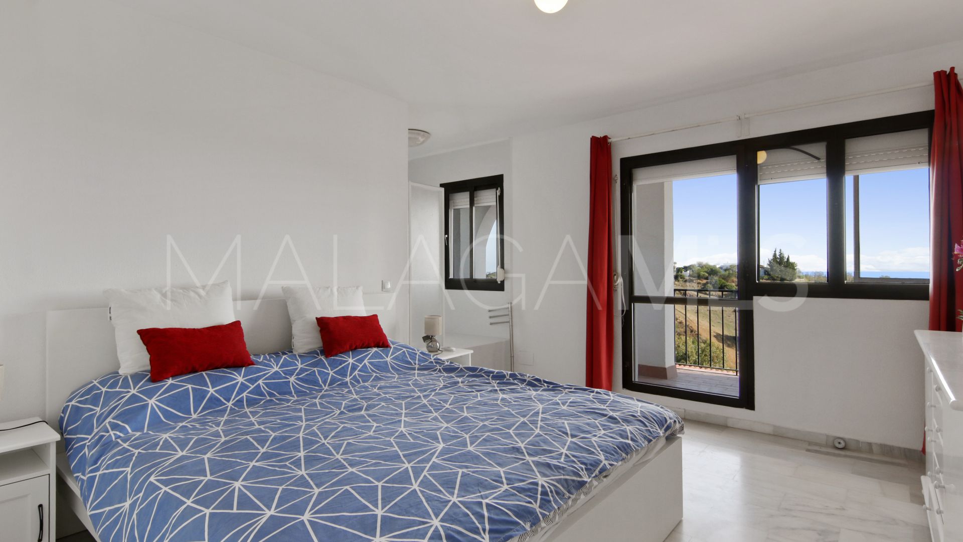 Lägenhet for sale in Forest Hills