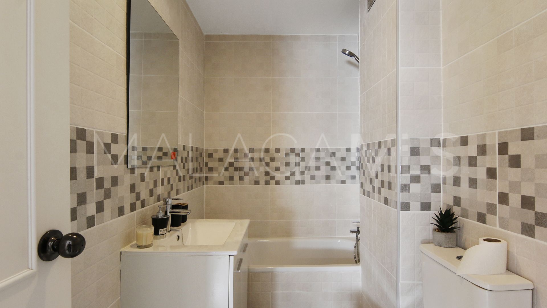 Lägenhet for sale in Forest Hills