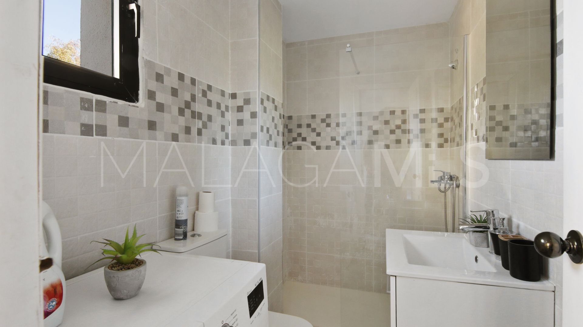 Lägenhet for sale in Forest Hills