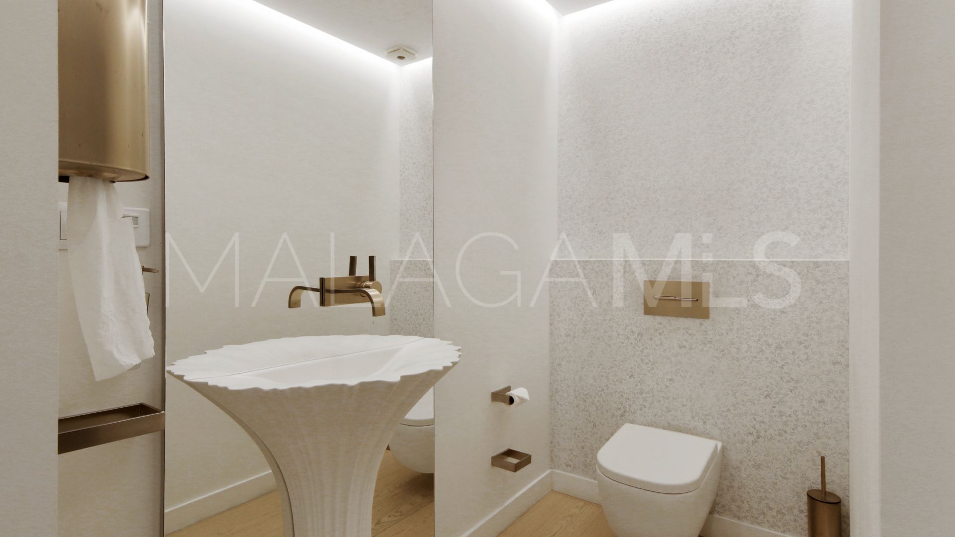 Commercial premises for sale in Estepona