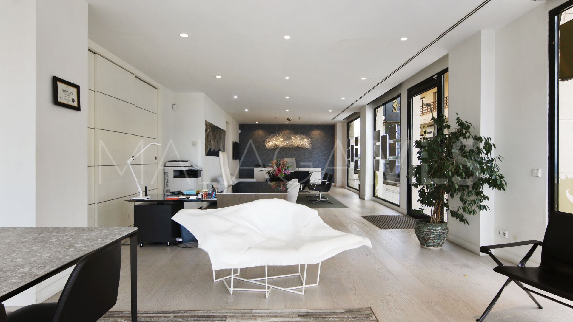 Commercial for sale in Estepona