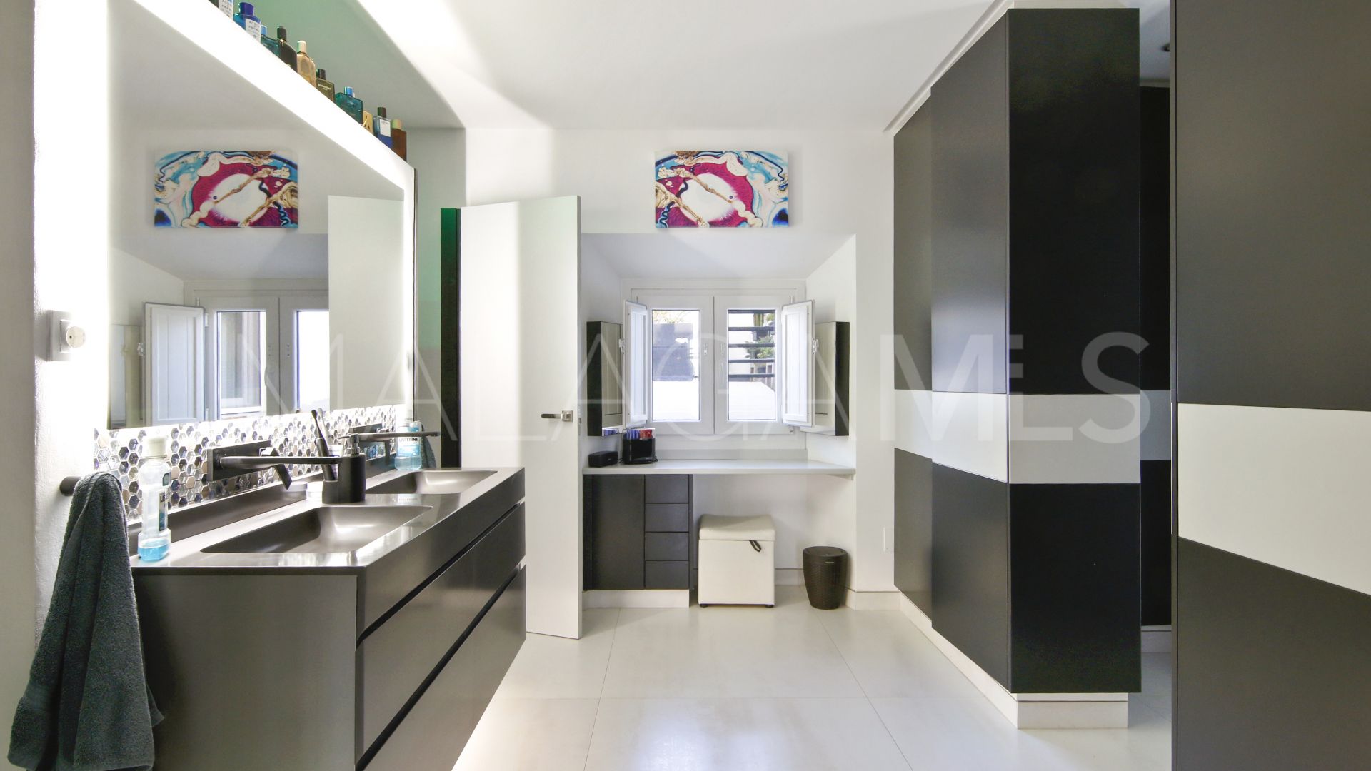 Adosado for sale in Estepona Casco Antiguo with 4 bedrooms