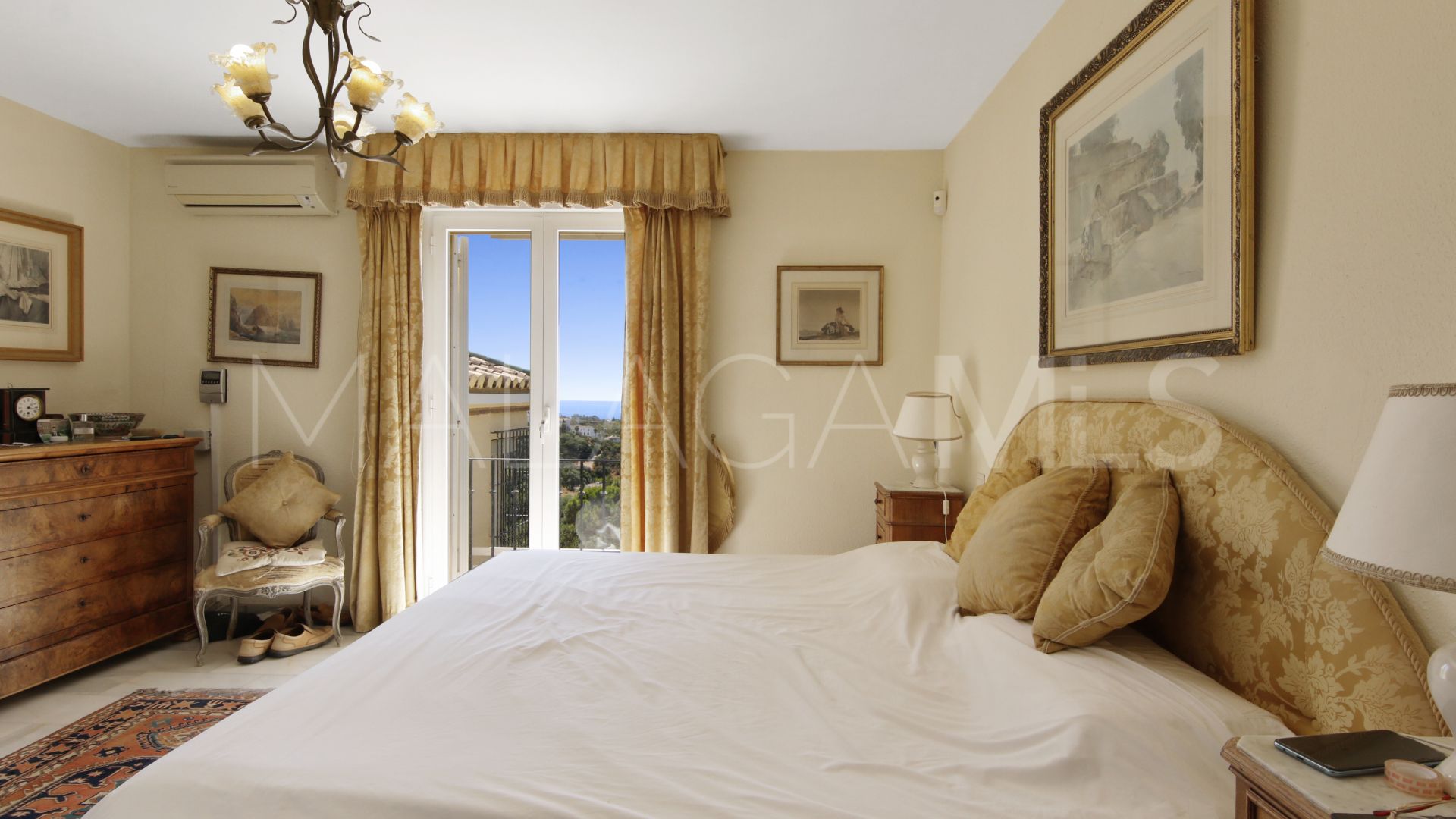 Villa for sale in Forest Hills