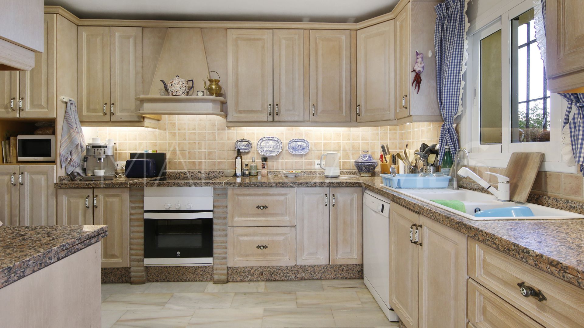 Villa for sale in Forest Hills