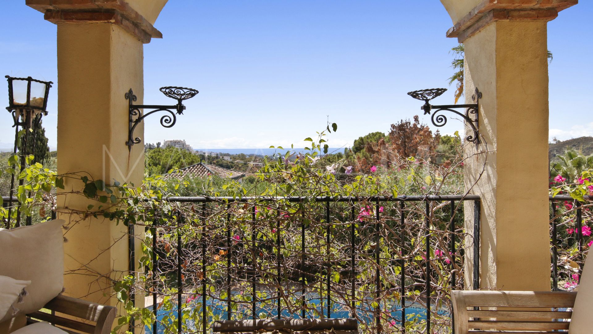Villa for sale in Forest Hills