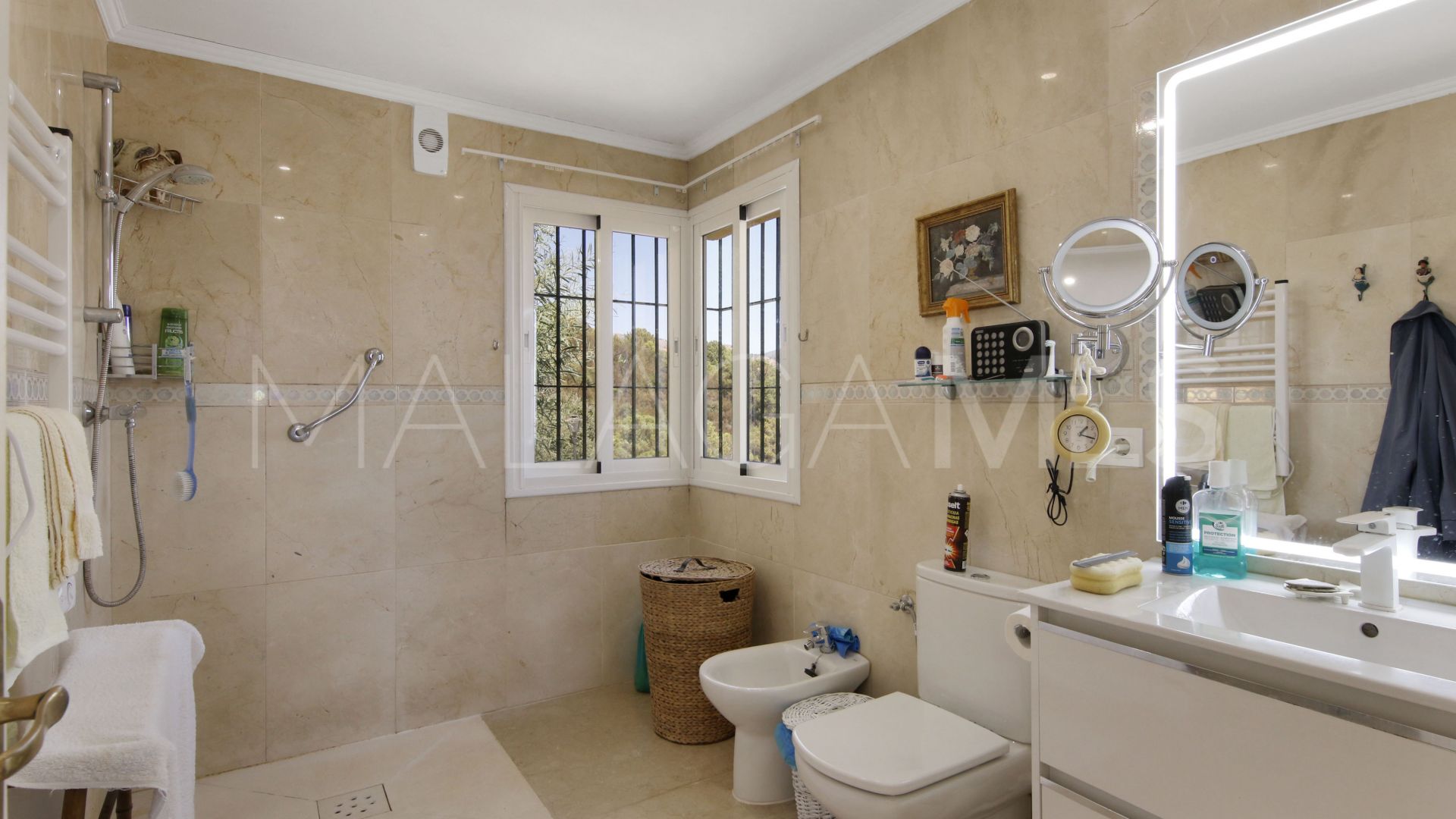 Villa for sale in Forest Hills