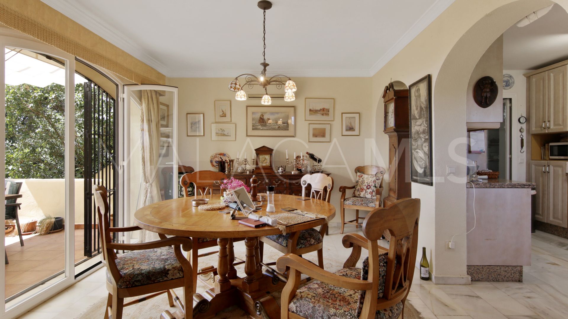 Villa for sale in Forest Hills