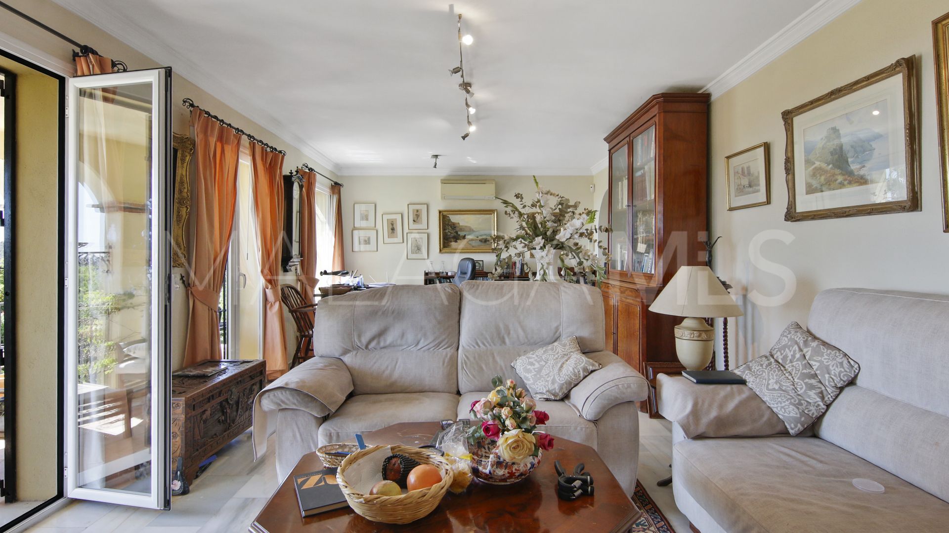 Villa for sale in Forest Hills