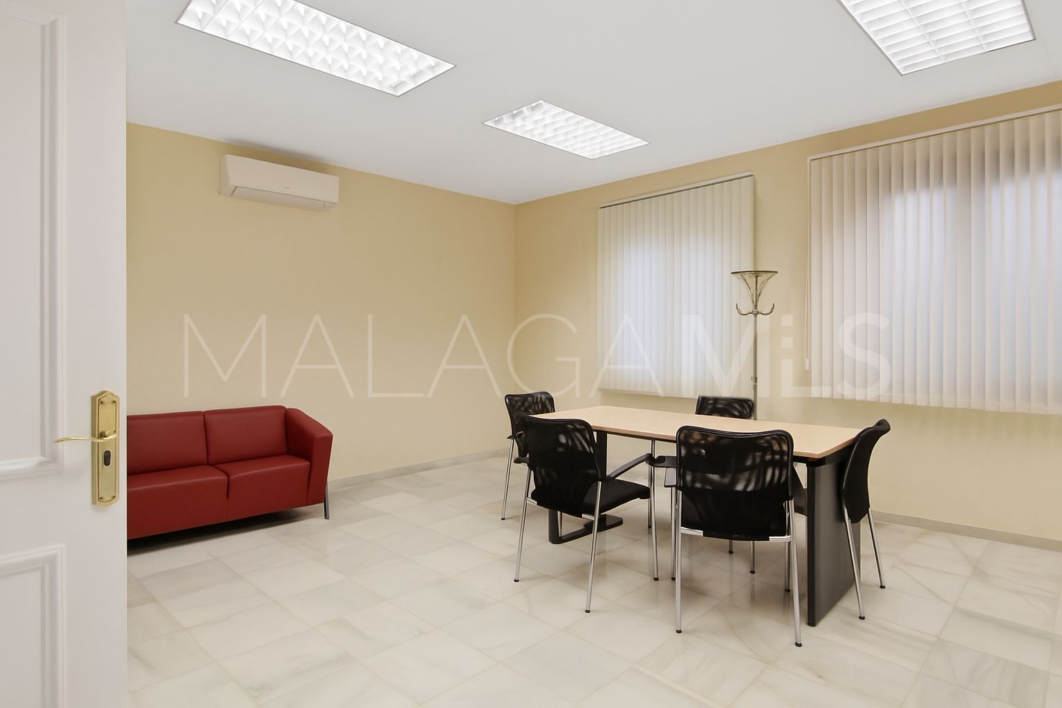 Se vende local comercial in El Presidente