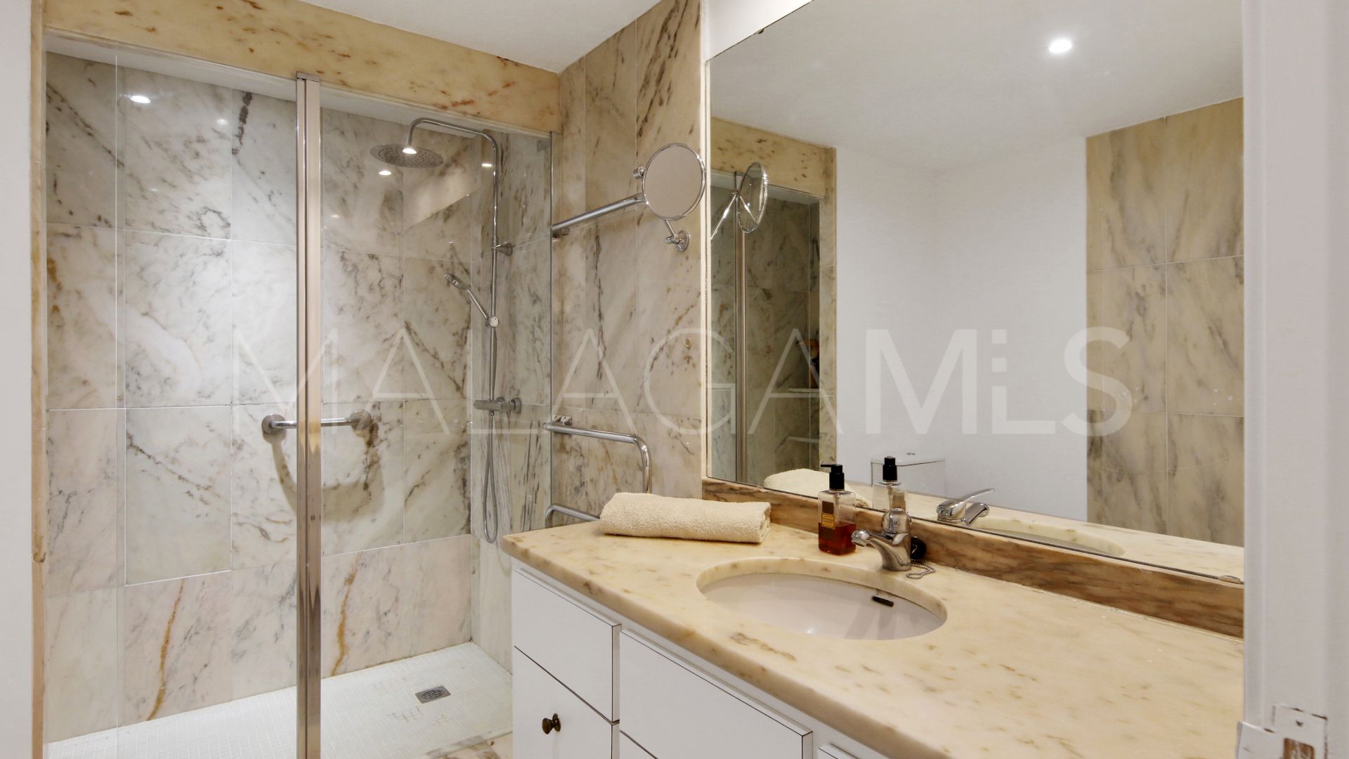 Estepona Town apartment for sale