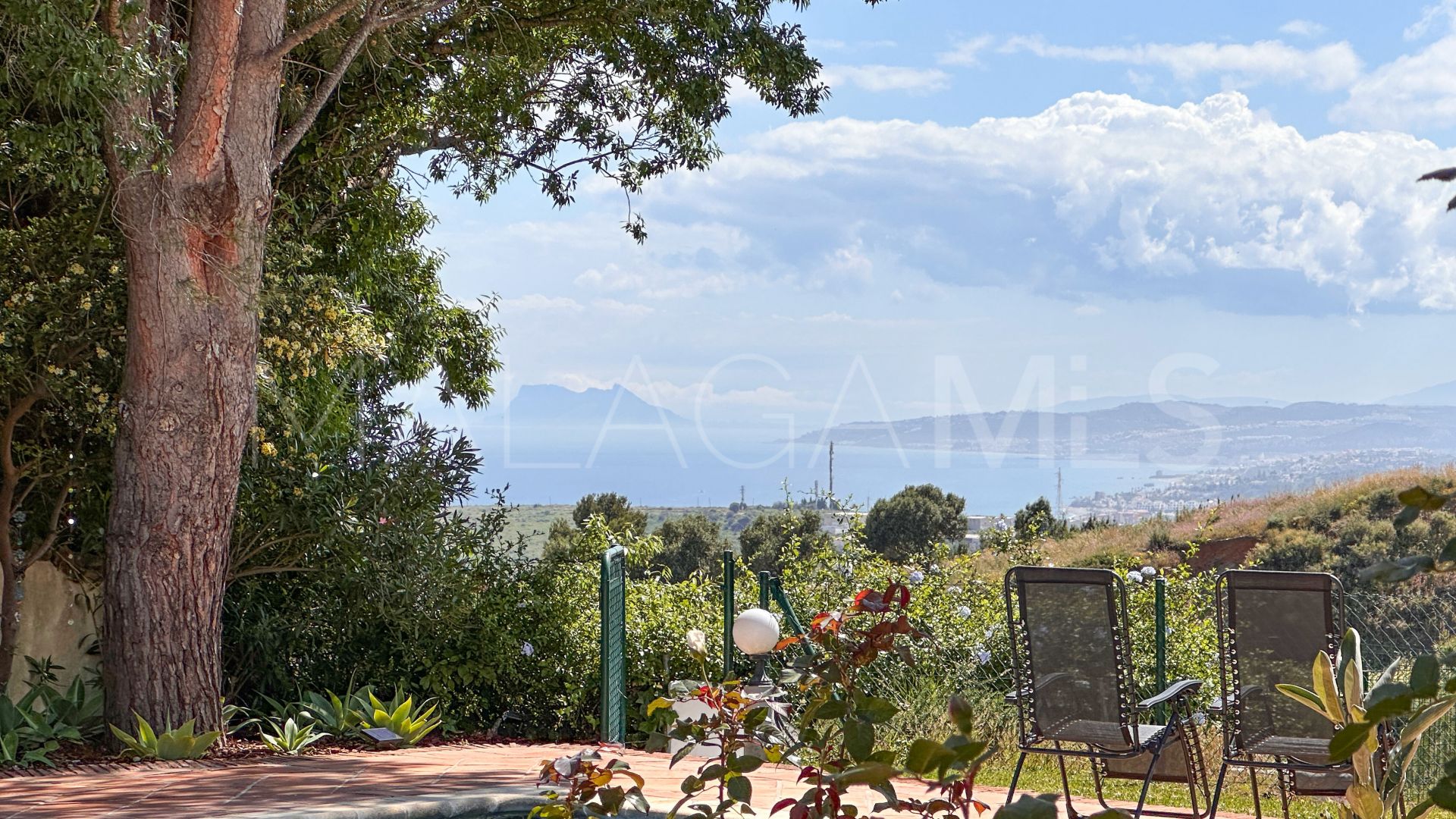 Villa for sale in Los Reales - Sierra Estepona