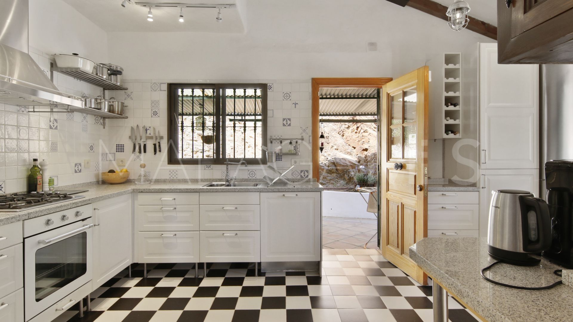 Villa for sale in Los Reales - Sierra Estepona