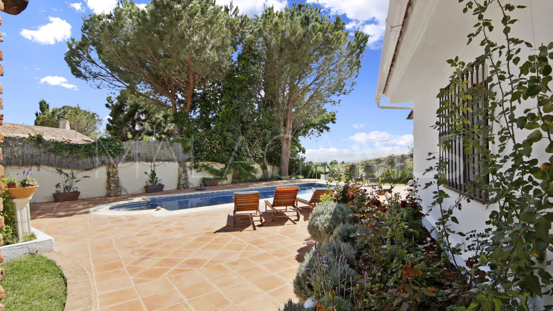 Villa for sale in Los Reales - Sierra Estepona