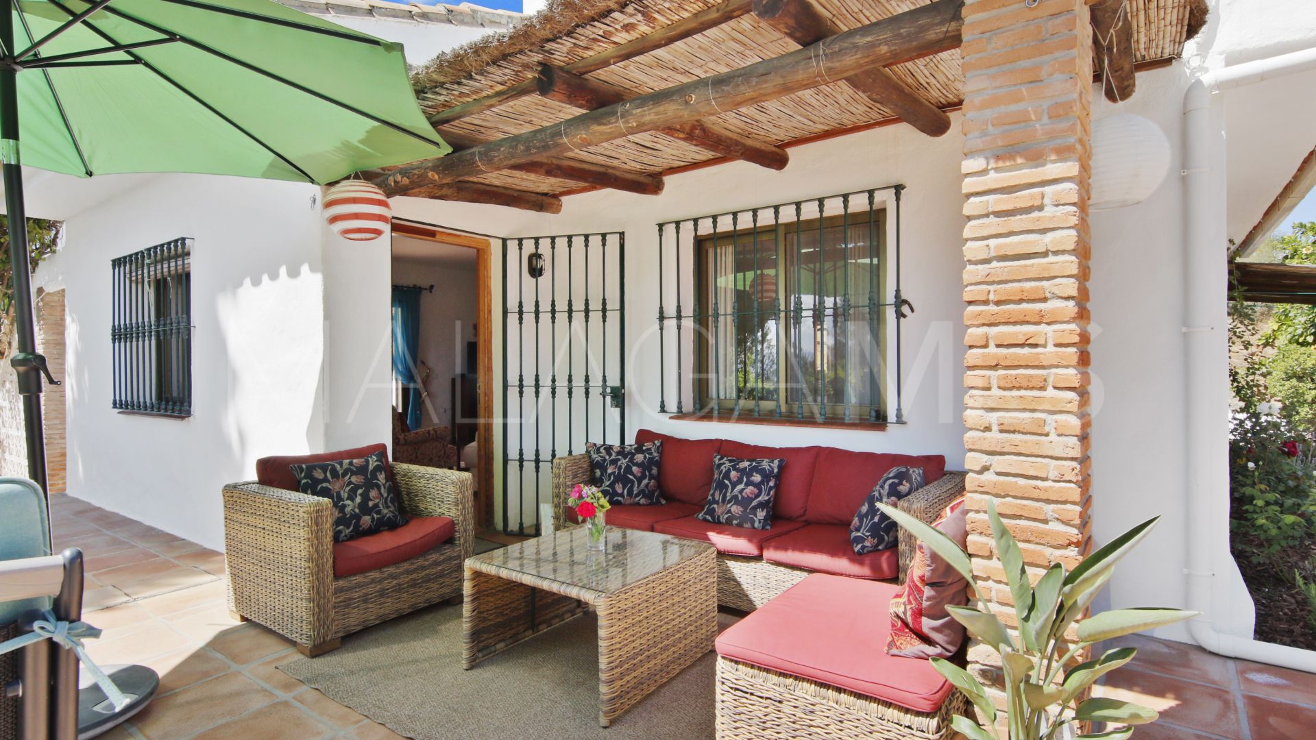 Villa for sale in Los Reales - Sierra Estepona