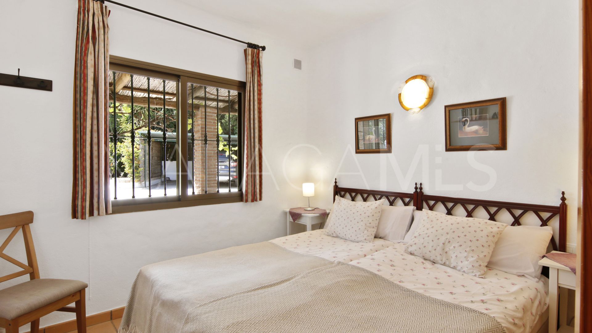Villa for sale in Los Reales - Sierra Estepona