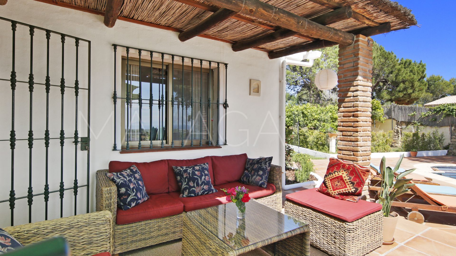 Villa for sale in Los Reales - Sierra Estepona