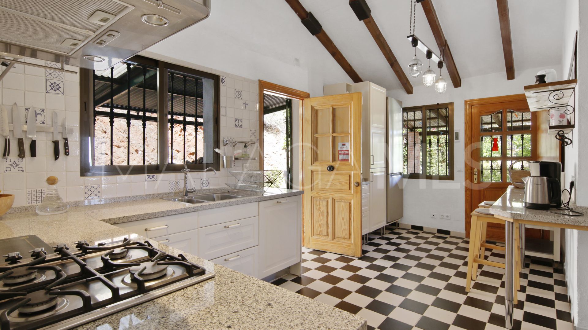 Villa for sale in Los Reales - Sierra Estepona