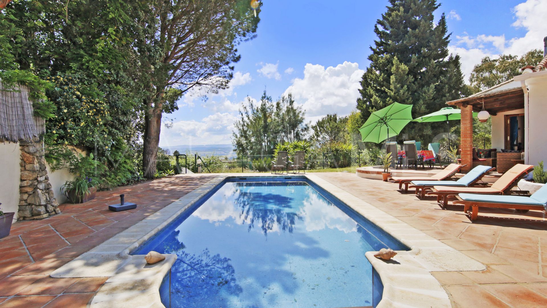 Villa for sale in Los Reales - Sierra Estepona