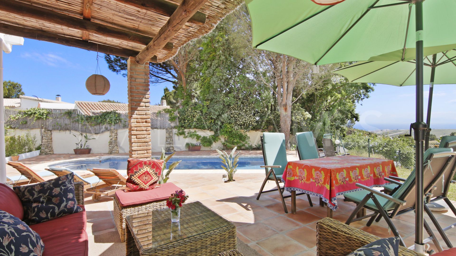 Villa for sale in Los Reales - Sierra Estepona