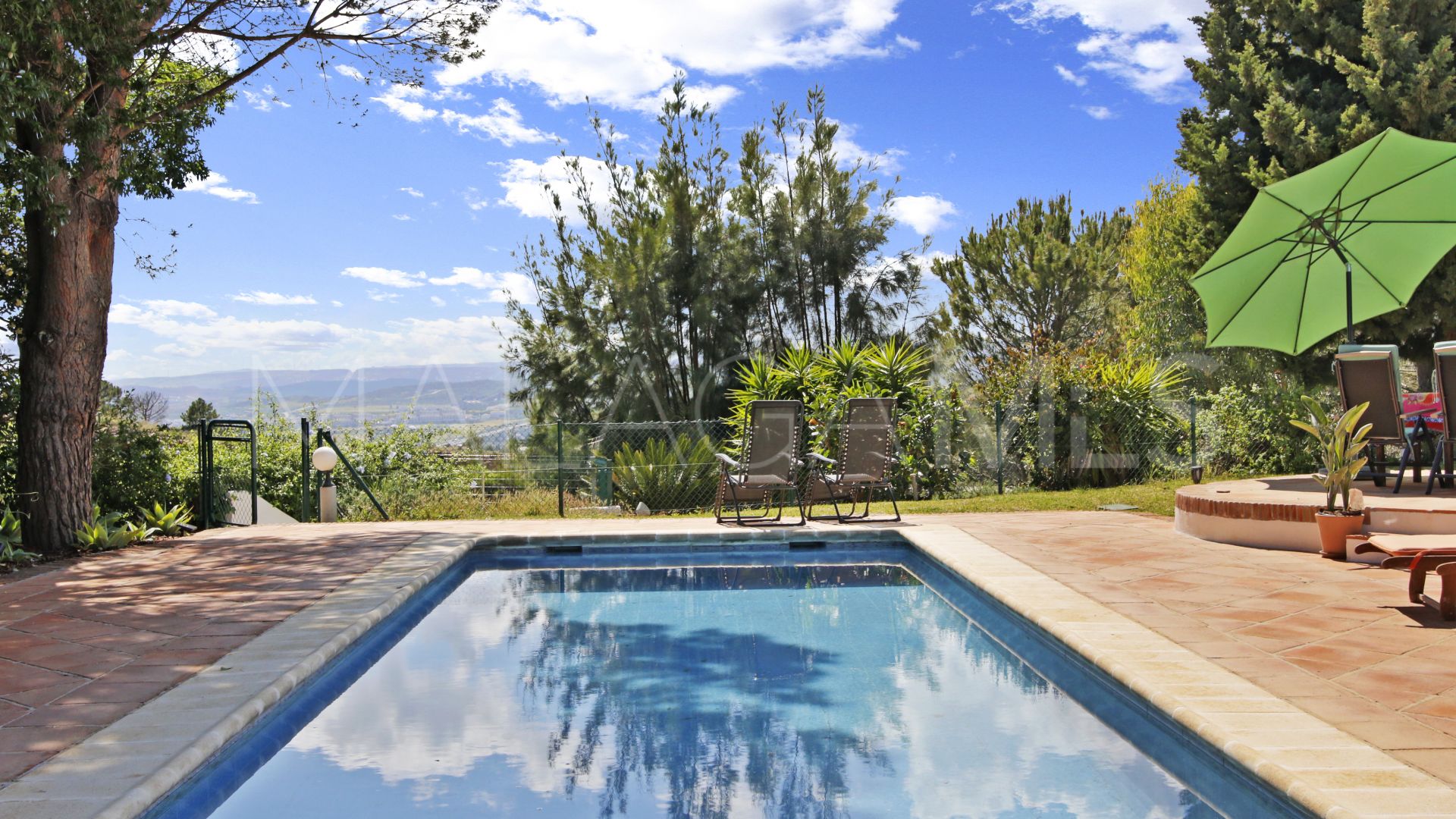 Villa for sale in Los Reales - Sierra Estepona