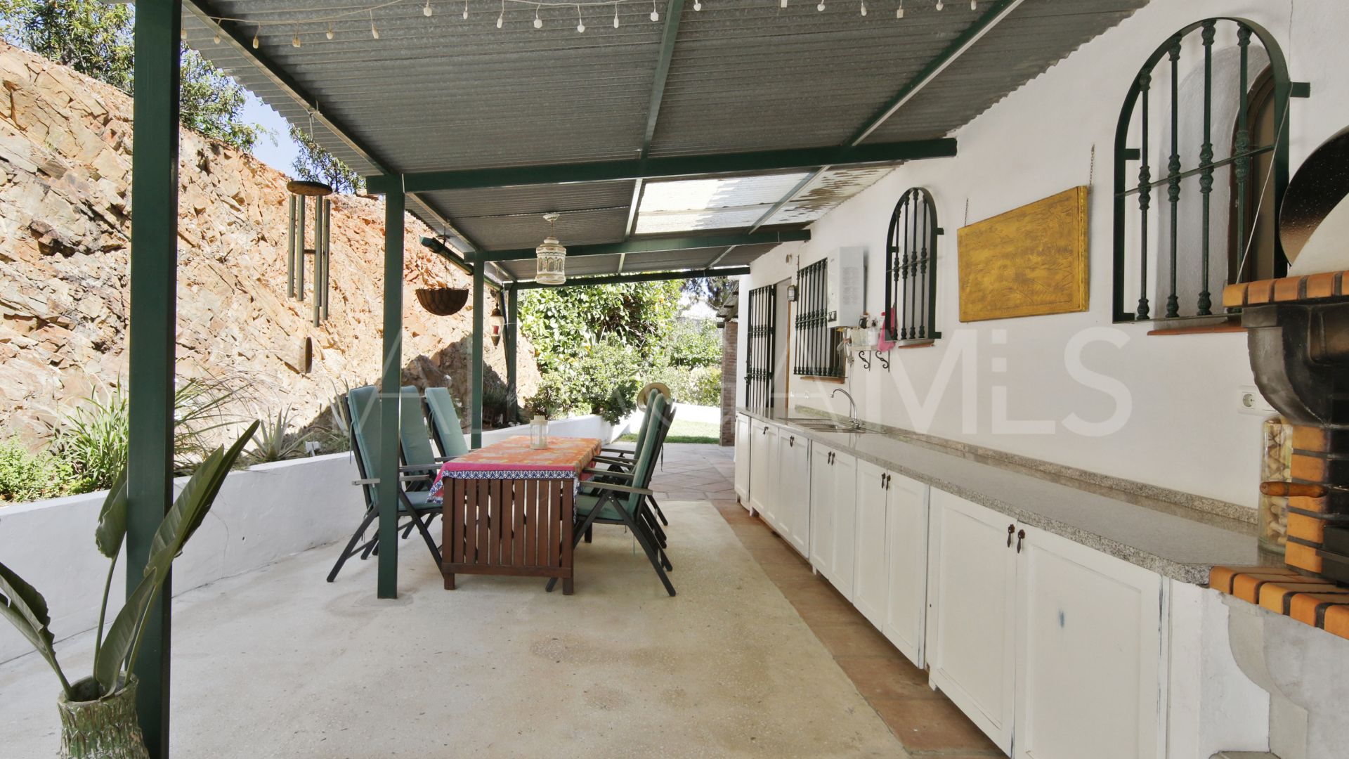 Villa for sale in Los Reales - Sierra Estepona
