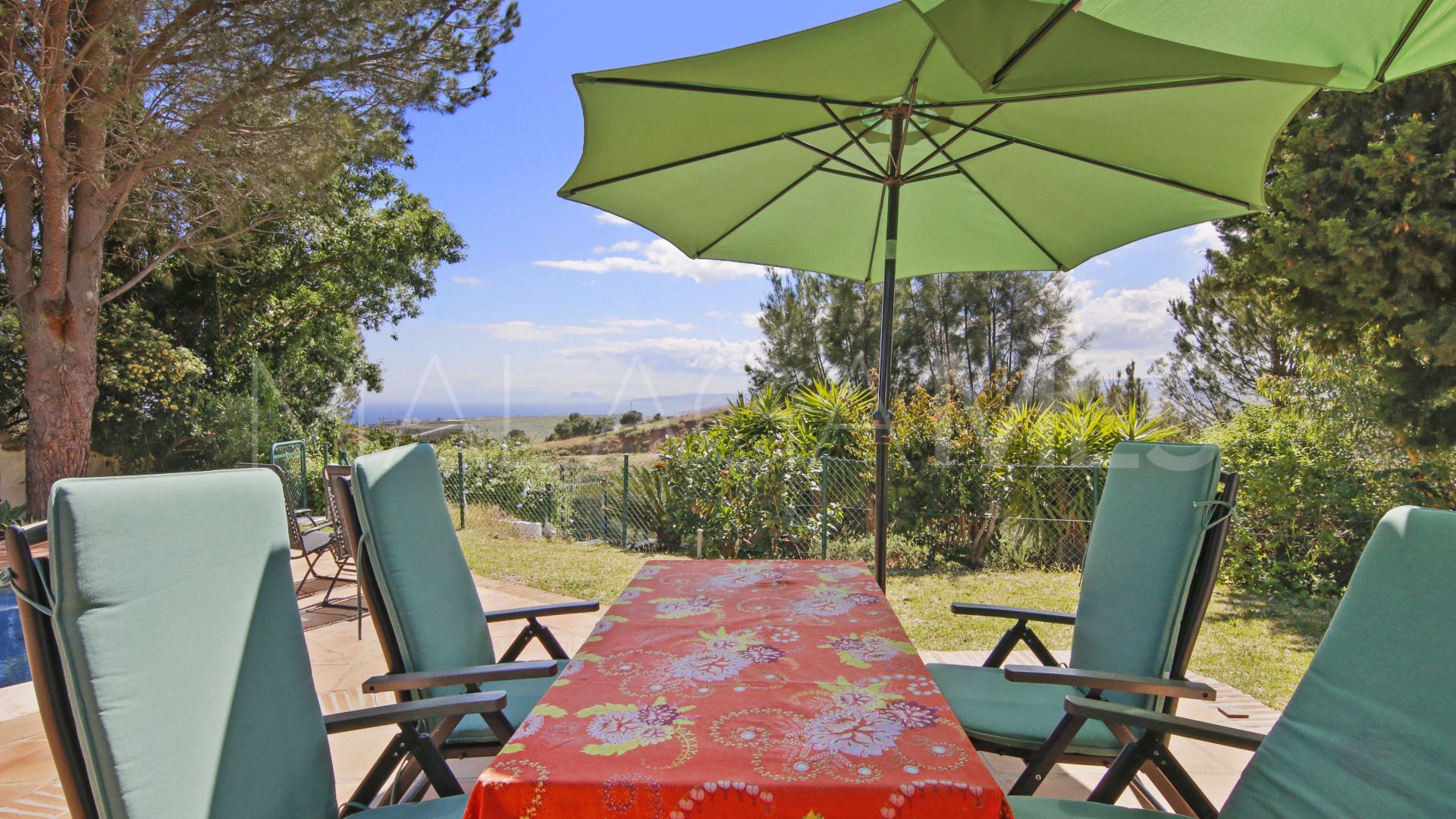 Villa for sale in Los Reales - Sierra Estepona