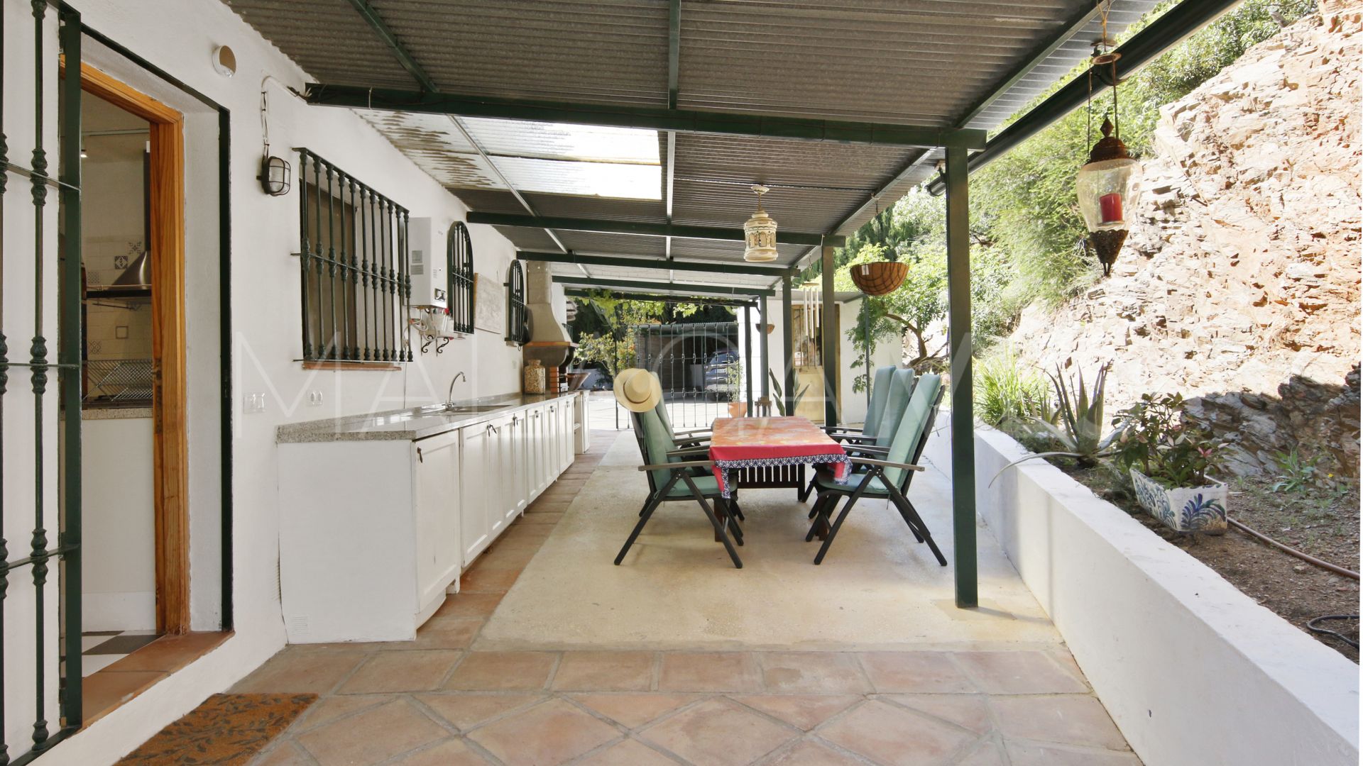 Villa for sale in Los Reales - Sierra Estepona