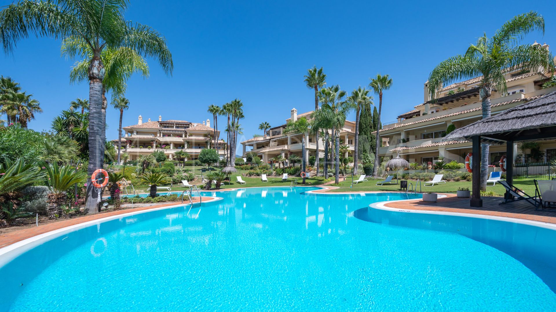 Markplanslägenhet for sale in Las Alamandas