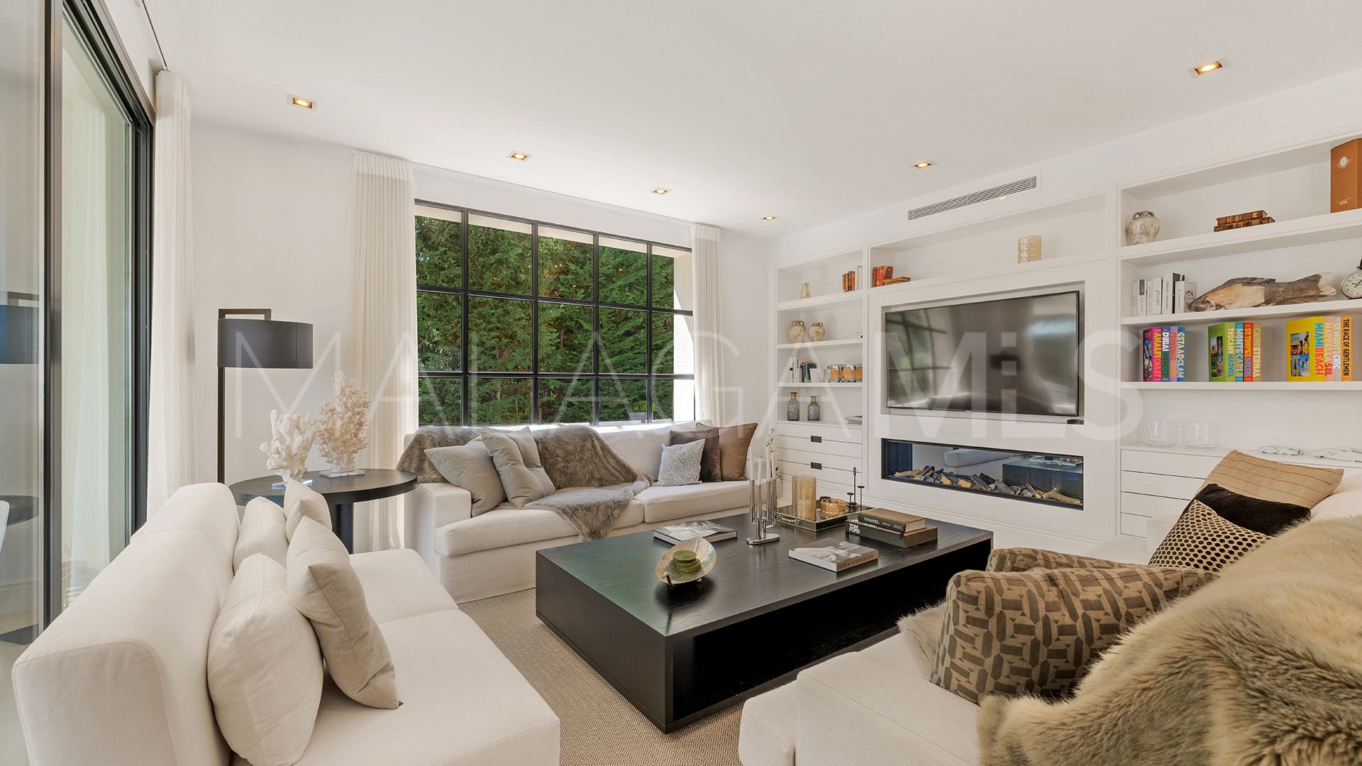 For sale 5 bedrooms villa in Sierra Blanca